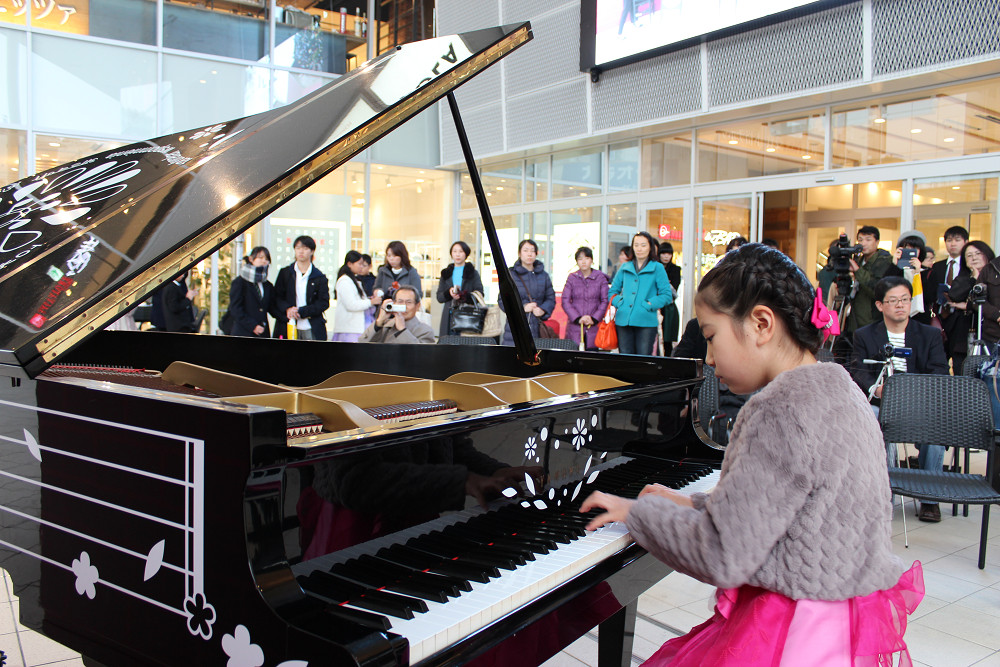 まちかど思い出ピアノコンサートin片町きらら広場 | EVENT